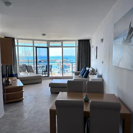 Spacious 1-Bedroom Sea View Apartment 2 Balconies Apartament