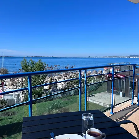 Apartament Spacious 1-Bedroom Sea View Apartment 2 Balconies