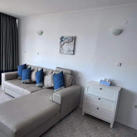Spacious 1-Bedroom Sea View Apartment 2 Balconies Apartament