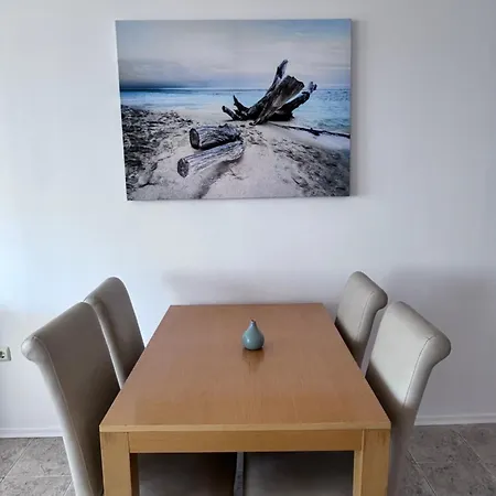 Spacious 1-Bedroom Sea View Apartment 2 Balconies