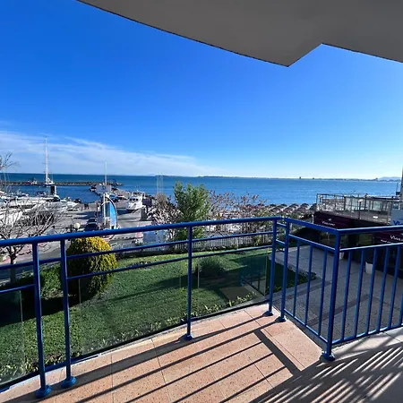 Spacious 1-Bedroom Sea View Apartment 2 Balconies Apartament