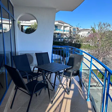 Spacious 1-Bedroom Sea View Apartment 2 Balconies Apartament