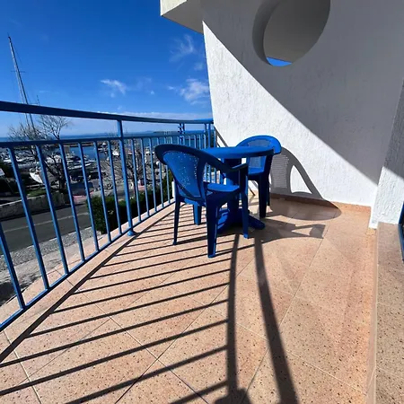 Apartament Spacious 1-Bedroom Sea View Apartment 2 Balconies